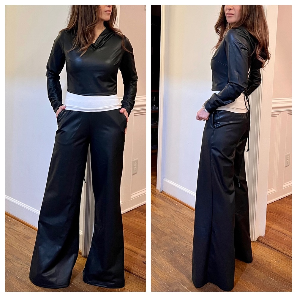 ✨LAST ONE ✨Caught you Staring Faux Leather Wide Leg Pant - Picture 3 of 4